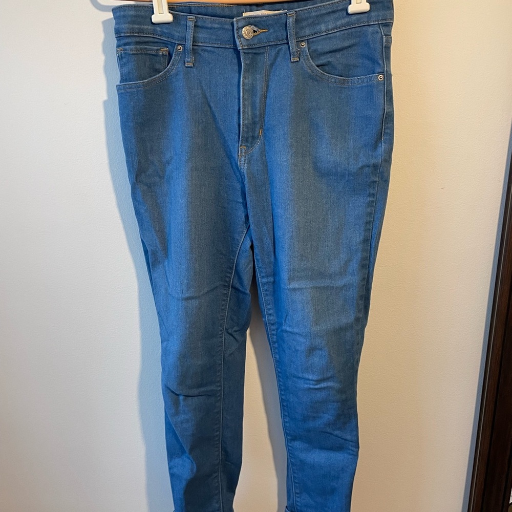 High Rise Skinny Levis - Picture 3 of 3